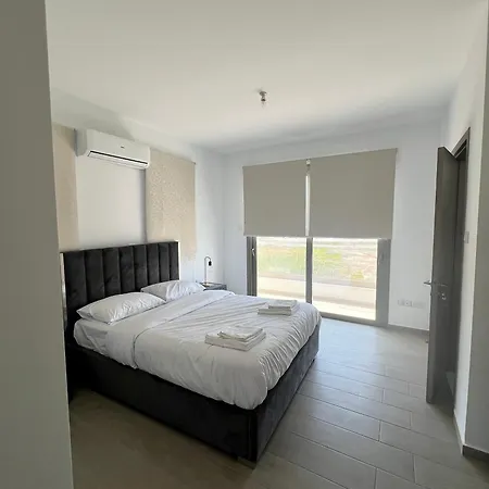 Hubstay - Seaview Oriana In Larnaca, 10 Min Walk To The * Larnaca