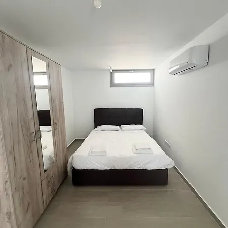 Villa Hubstay - Seaview Oriana In Larnaca, 10 Min Walk To The
