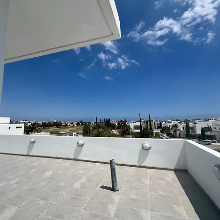 Hubstay - Seaview Oriana In Larnaca, 10 Min Walk To The