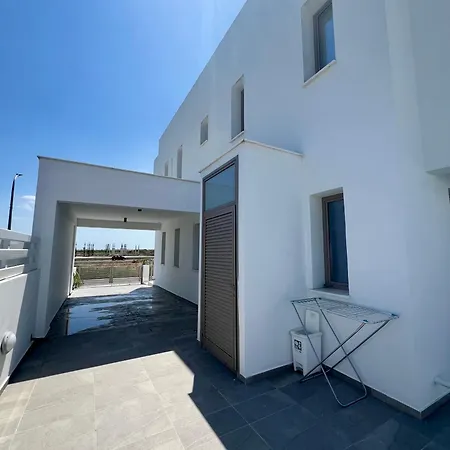 Hubstay - Seaview Oriana In Larnaca, 10 Min Walk To The