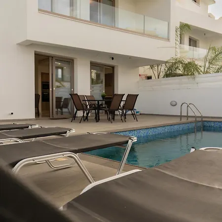 Villa Hubstay - Seaview Oriana In Larnaca, 10 Min Walk To The *