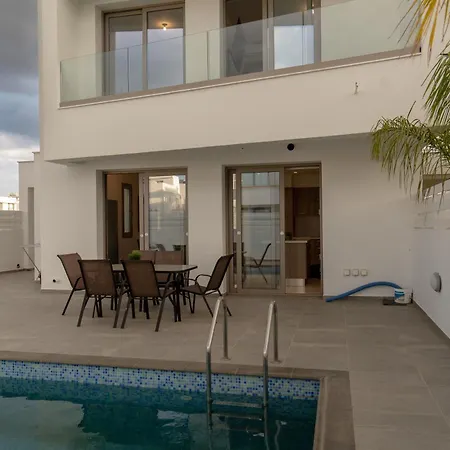 Hubstay - Seaview Oriana In Larnaca, 10 Min Walk To The Villa *