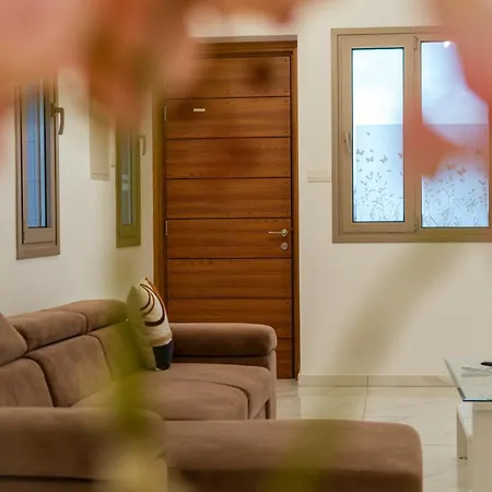 Villa Hubstay - Seaview Oriana In Larnaca, 10 Min Walk To The *