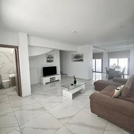 펜션 Hubstay - Seaview Oriana In 라르나카