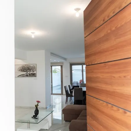 Hubstay - Seaview Oriana In Larnaca, 10 Min Walk To The * ラルナカ