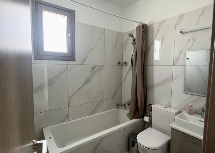 Hubstay - Seaview Oriana In 拉纳卡